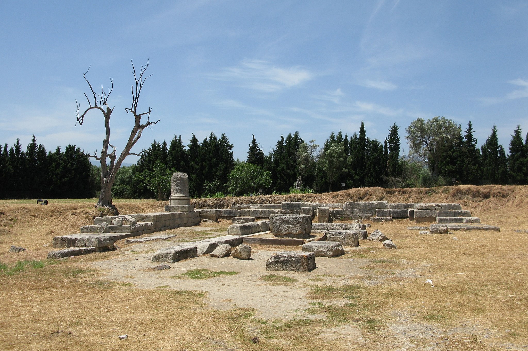Resti del Tempio di Marasà nel Parco archeologico nazionale di Locri