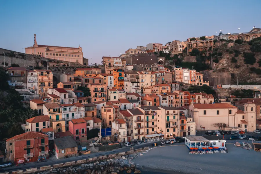 Casette su spiaggia a Scilla, viaggio e turismo in Costa Viola