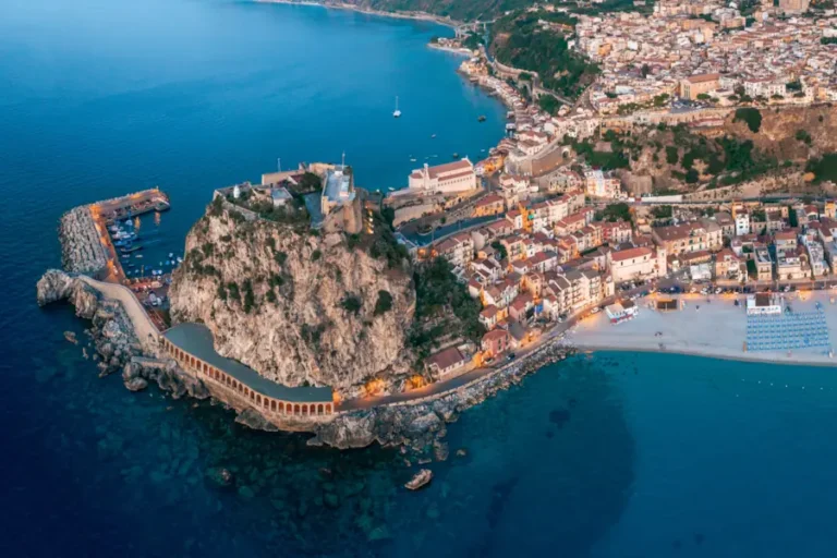 Vista aerea di Scilla e Chianalea