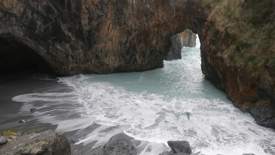 Mare agitato in inverno dell'Arcomagno in Calabria