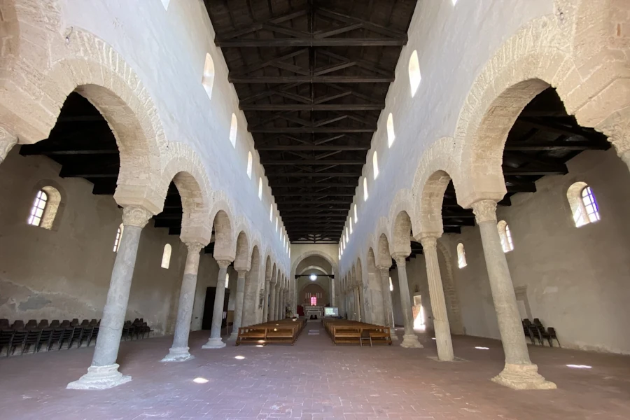 Interno della Basilica e Cattedrale di Santa Maria Assunta di Gerace