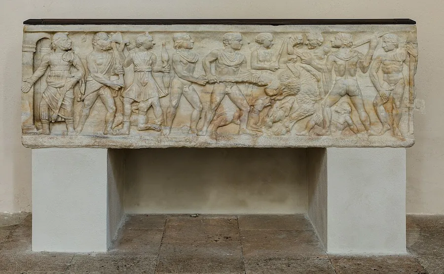 Sarcofago di Enrico VII nel Duomo di Santa Maria Assunta