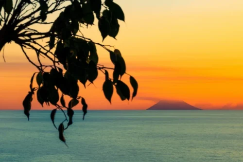 Tramonto in Calabria: spettacolo di luci sul mar Tirreno